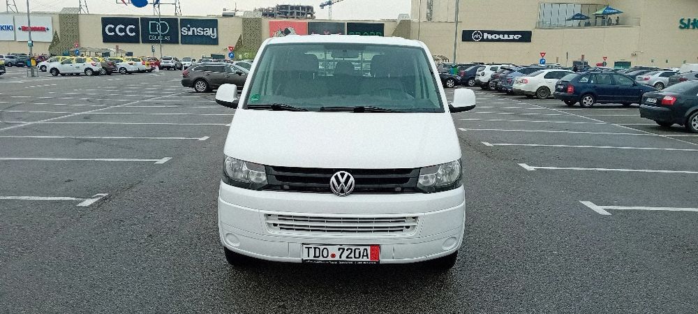 Volkswagen Transporter Caravelle 8locuri 2.0Tdi, model lung, adus de 2