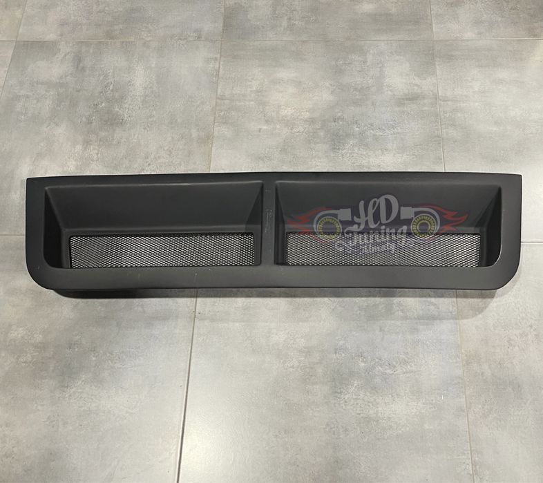 Универсальная вставка в капот