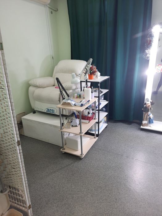 Сдам место для мастера маникюра.