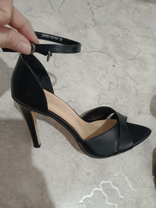 Продам женские туфли