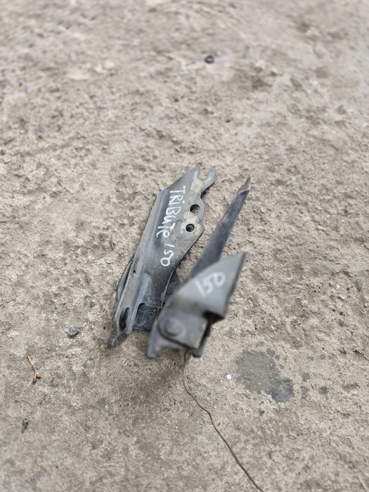 Петли шарниры капота Мазда Трибут Mazda Tribute