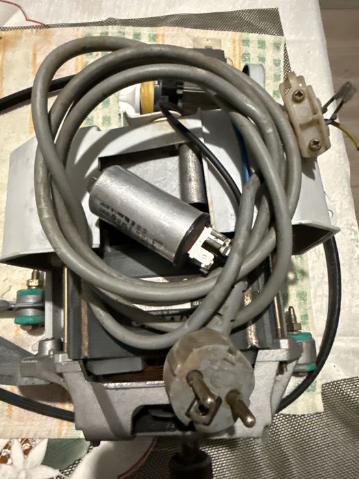 Motor masina spalat Miele,pompa evacuare