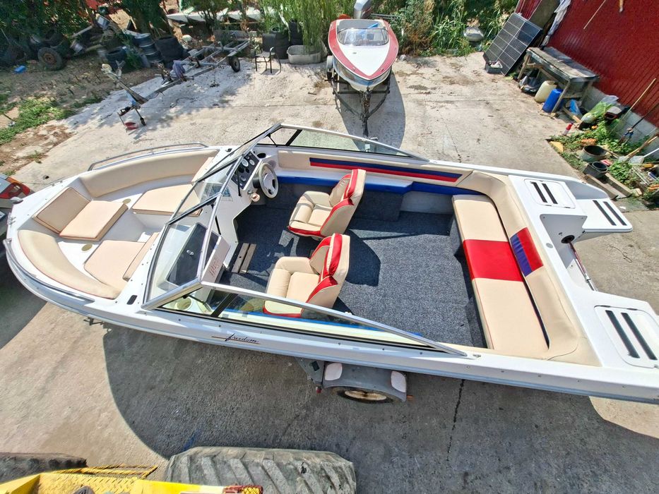 лодка Four Winns 190 Freedom Bowrider