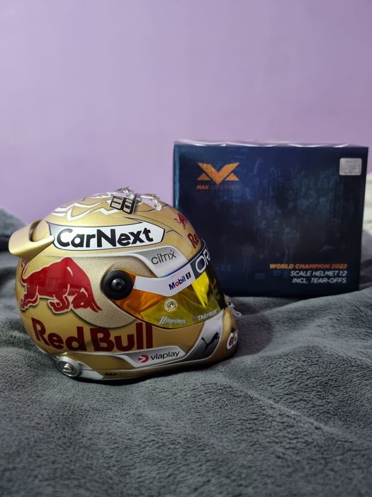 Max verstappen  1:2 world champion helmet 2022 schuberth