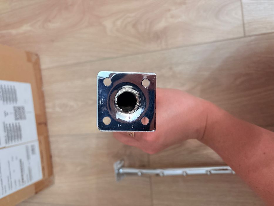 Продам наклонный кронштейн для одежды