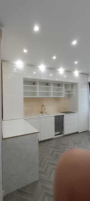 Mobilă la comandă, montaj mobilă.