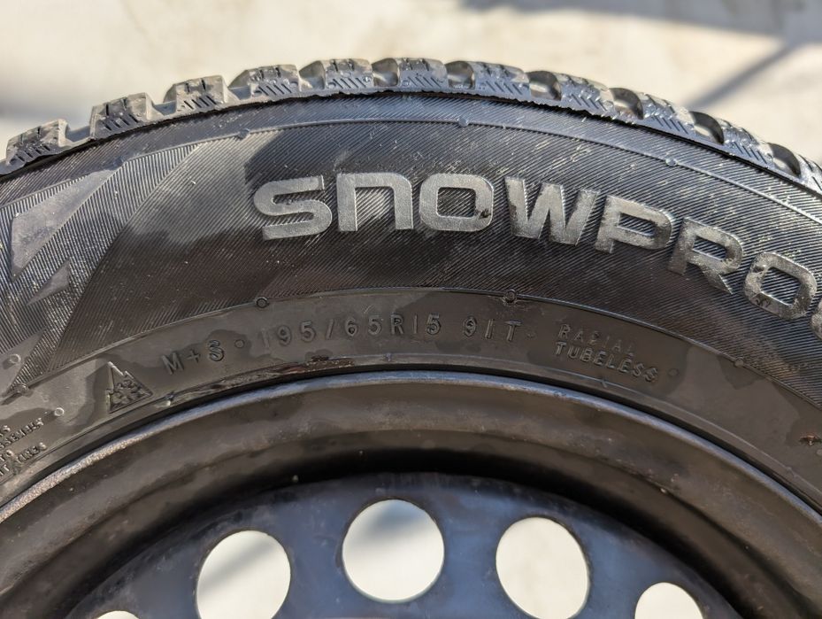 Jante cu anvelope NOI iarnă VW 195/65 R15 Nokian Snowproof 2