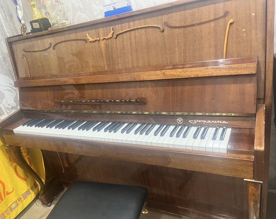 Продам пианино Украина
