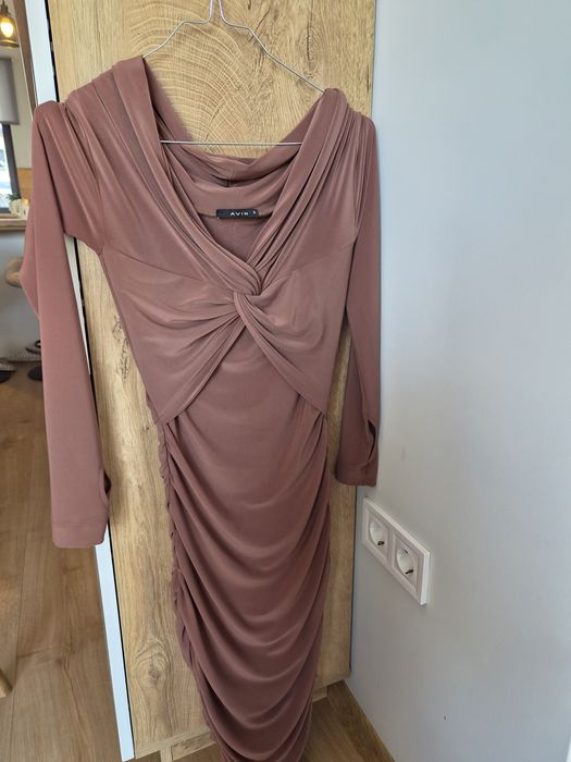 Нова рокля модел Авин