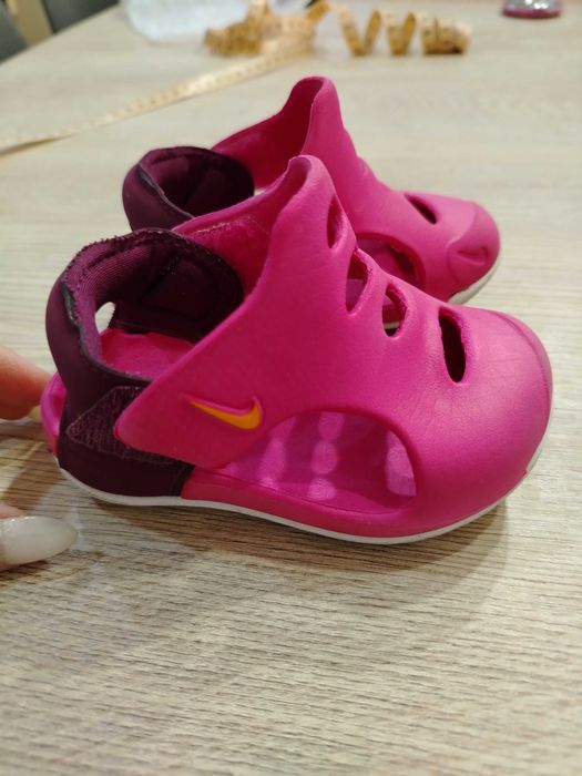 Розови сандали Найк