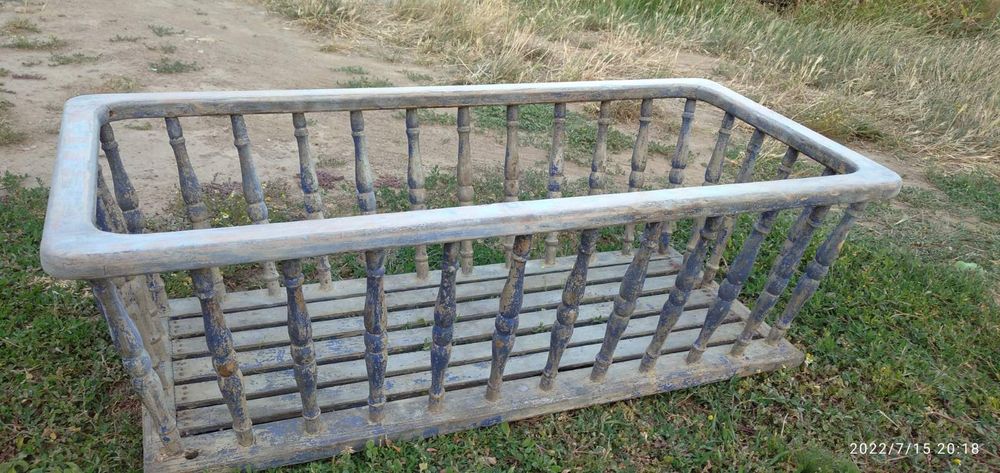 Стара бебешка кошара. Антика