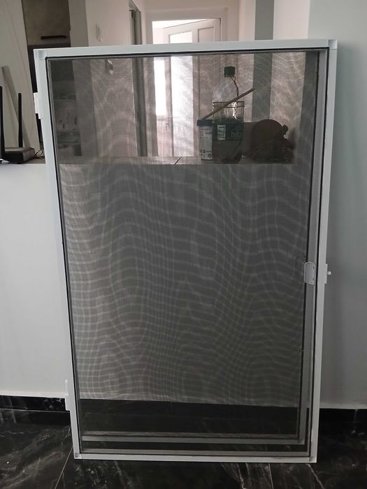 Plase geam din aluminiu