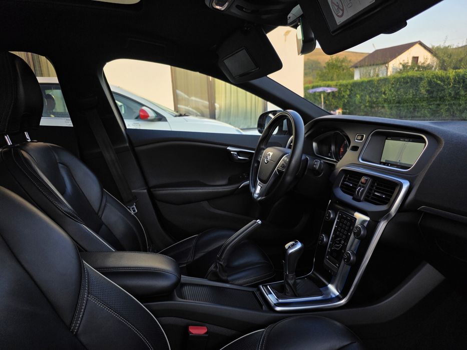 VOLVO V40 2015 — imagine 5