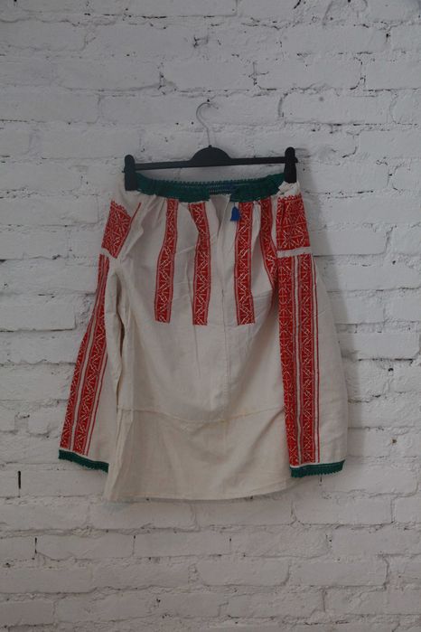 costum popular vechi de 100 de ani