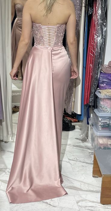 Розов корсет с пола