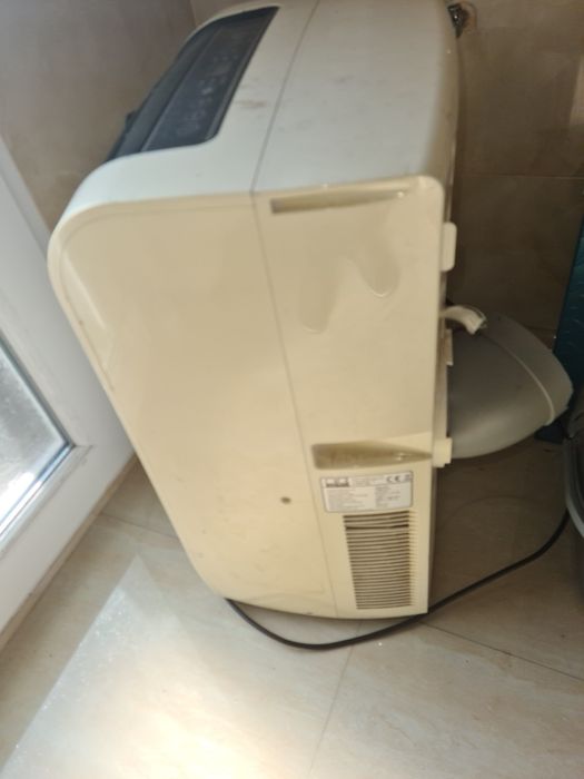 Aer condiționat Remco cu tub aerisire exterioară.