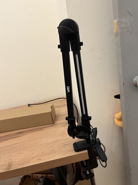 Микрофон и микрофонная стойка