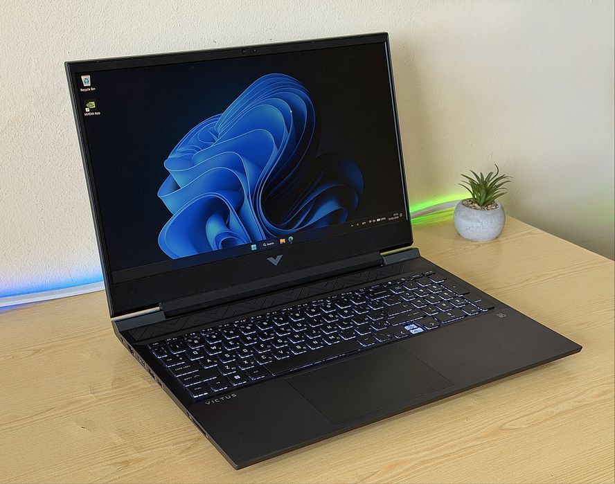 Геймърски HP Victus 16 | RTX 3060 (6GB) | Ryzen 5 | 16GB RAM | 1TB SSD