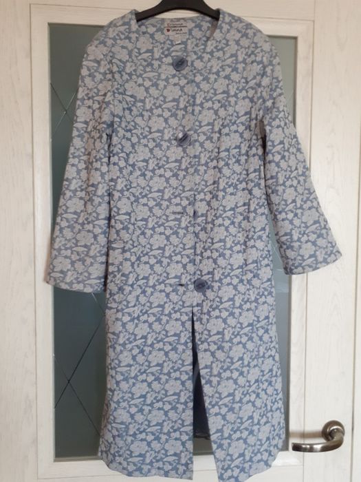 Летнее женское пальто.