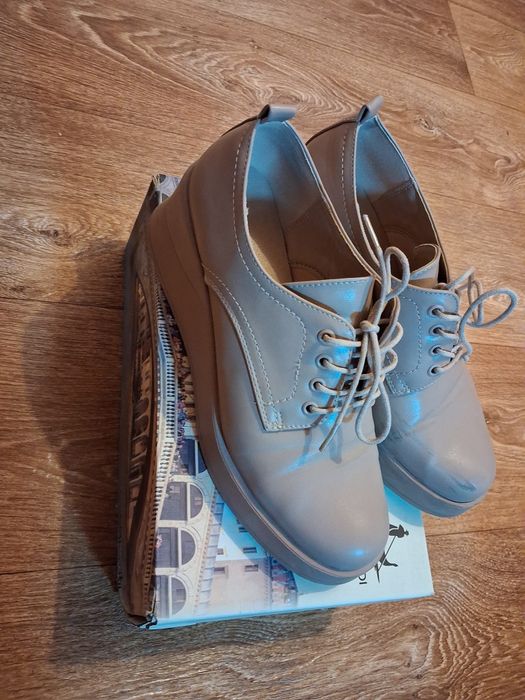 Туфлилер сатылады 9000 тг ден