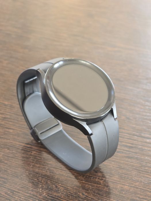 Продам часы Samsung galaxy watch 5 pro