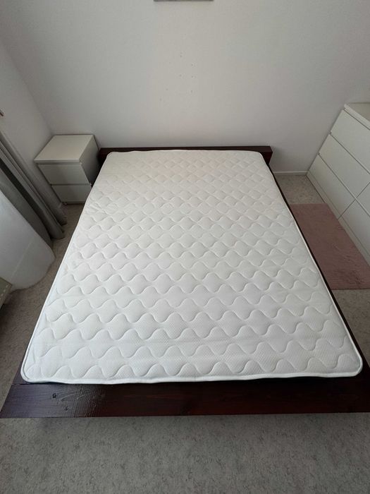 Pat matrimonial din lemn masiv 160x200 + saltea