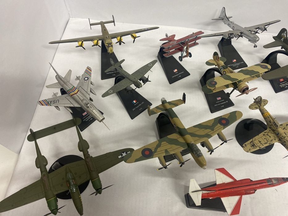 Avioane militare diverse modele macheta 1:72, 1:100, 1:200