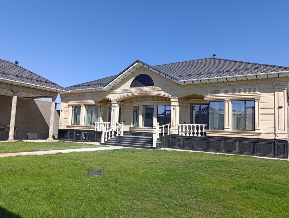 Мастера по фасадам из травертина и гранита