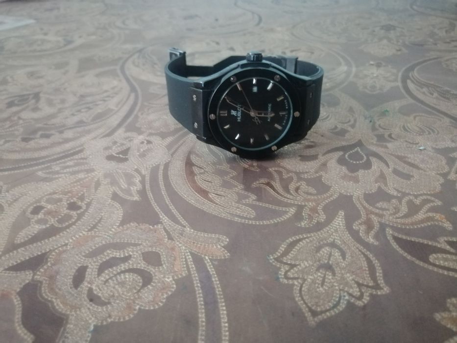 Hublot brend qo'l soati sotiladi