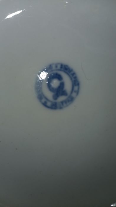 Порцелан вази и цветно стъкло