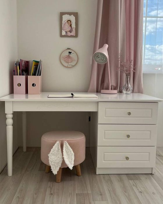 Bolalar uchun Dars qiladigan parta.  Fasad 100% krashini