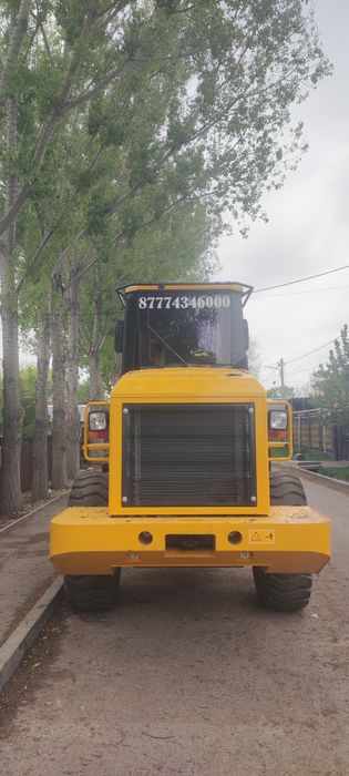 Фронтальный погрузчик 2 куб.