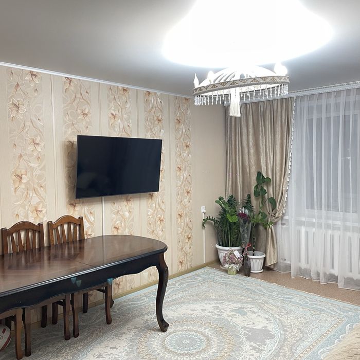 Стол и стулья срочно