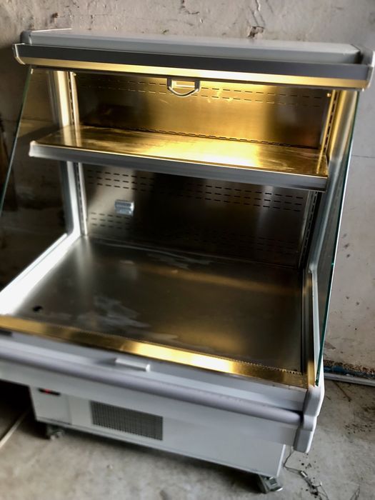 Vand Vitrină frigorifică comercială – stare bună,