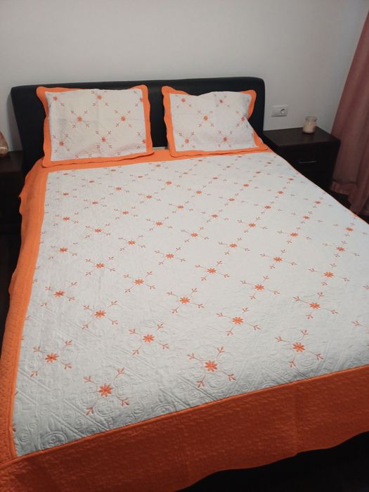 Set cuvertura de pat+2 fete de perna