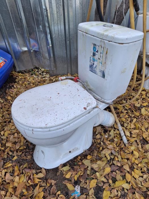 Продам унитаз б/у состряние нормальный …