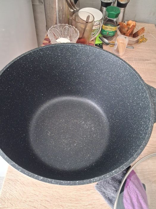 Продаётся кастрюля