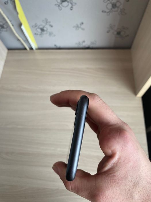 Айфон 11 на 128 гб акб 79%