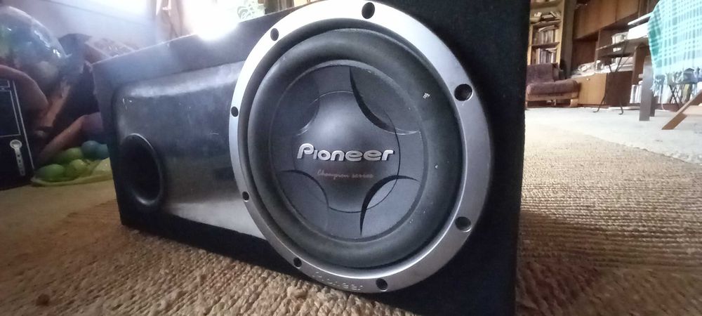 Pioneer 12 инча бас говорител в каса и Boschmann кондензатор 1 farad