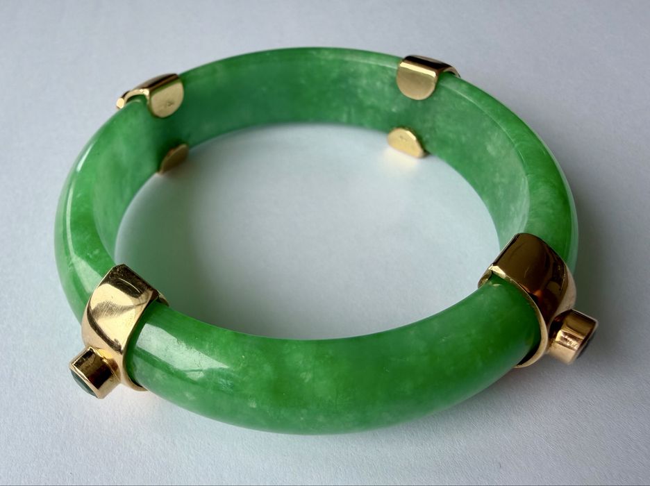 Жадеит  гривна JADE , 18 карата злато