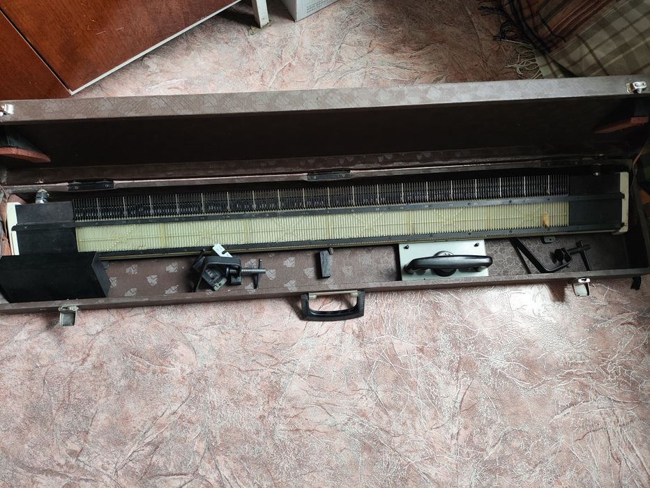 Вязальная машина Нева-2