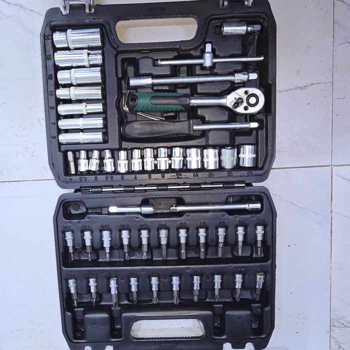 Набор ключей инструментов 3500тг. Наборы ключи для автомобилей машины