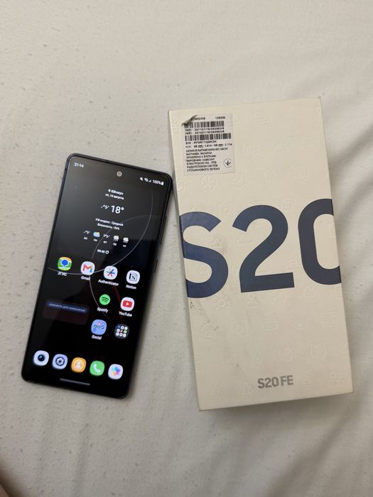 Смартфон "Samsung S20FE"