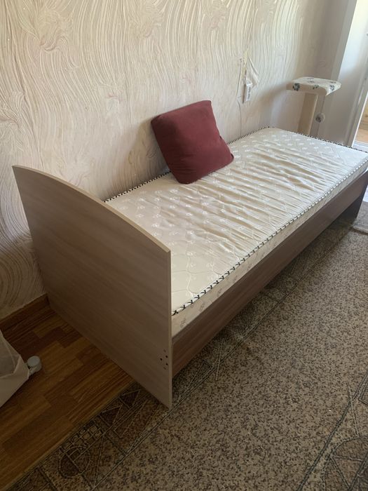 Кровать