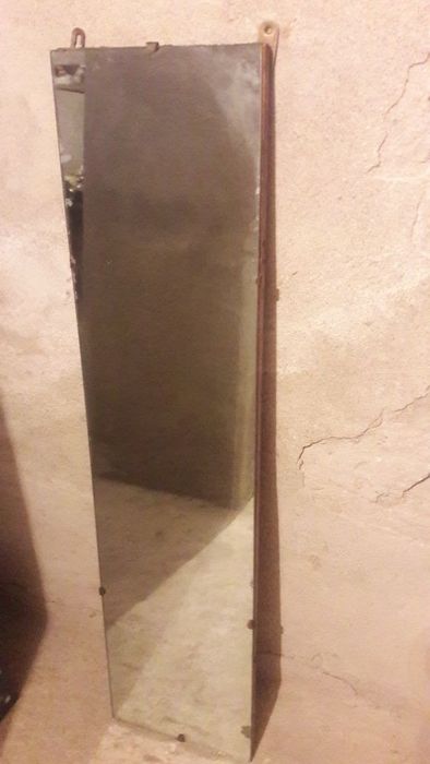 Подстава для посуды  зеркало ,карнизы вешалки