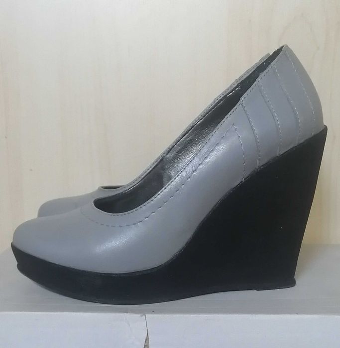 Pantofi din piele naturala cu platforma neagra numarul 35 / 36