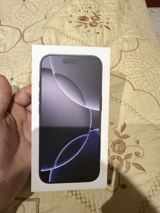 Продам iphone 16 pro в идеальном состояние без царапин и.т.д