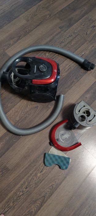 Продам пылесос для сухой уборки.