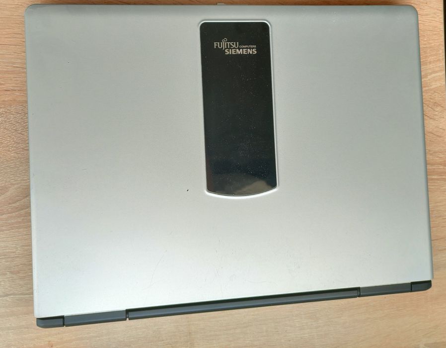 Стар лаптоп (може и за части)