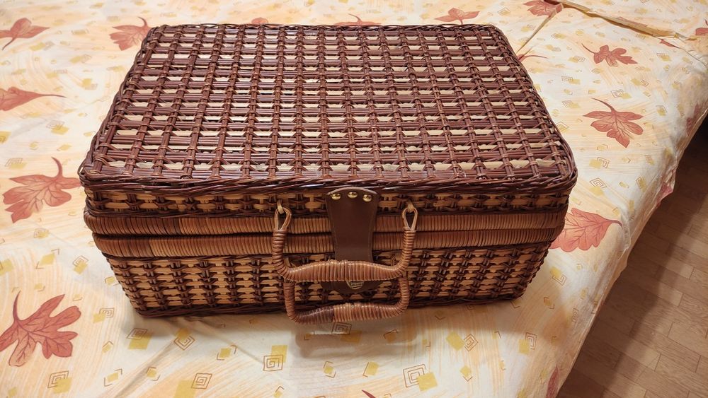 Плетен куфар за пикник